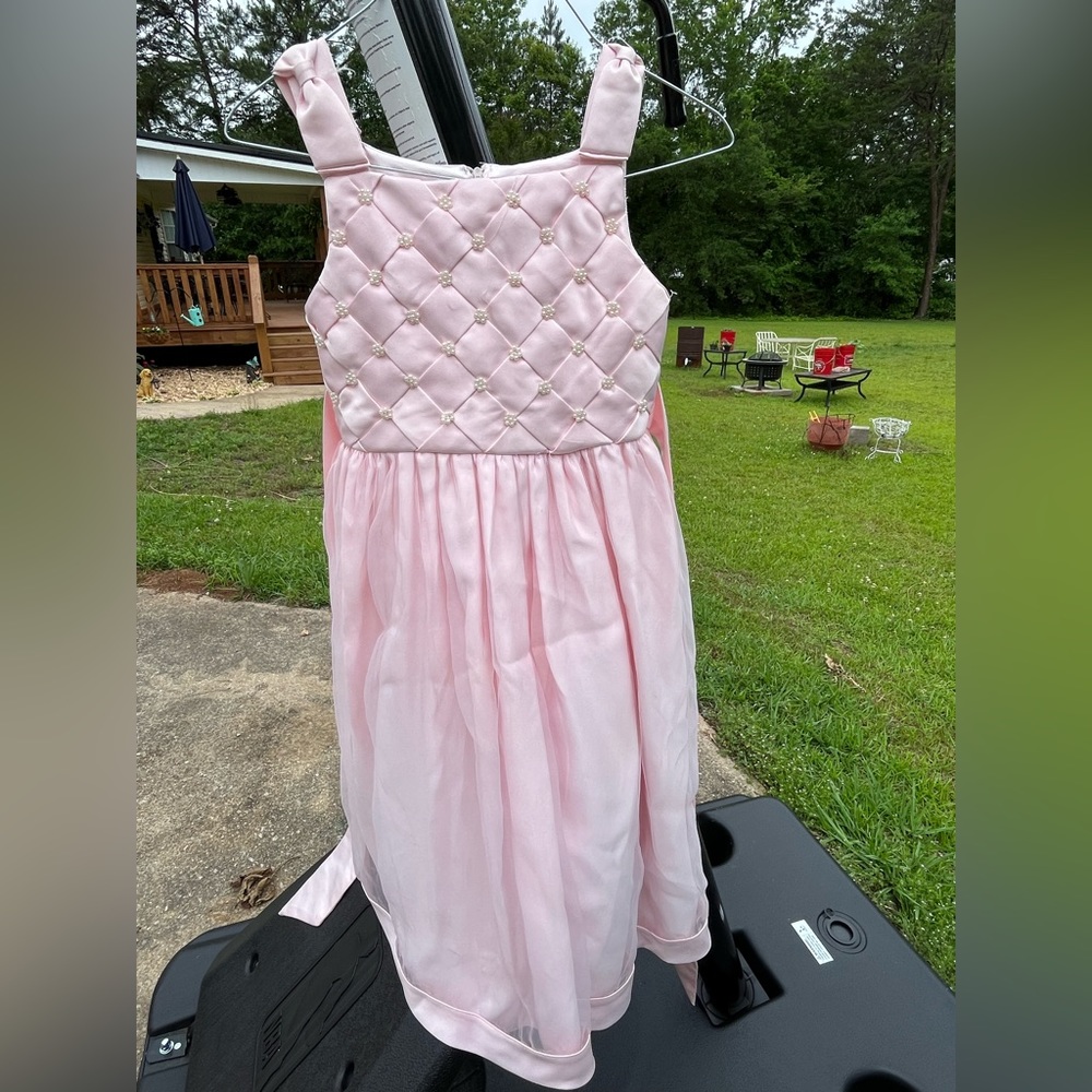 Girls Pink Dress
Size 8
Good Condition 
$15 or OBO
